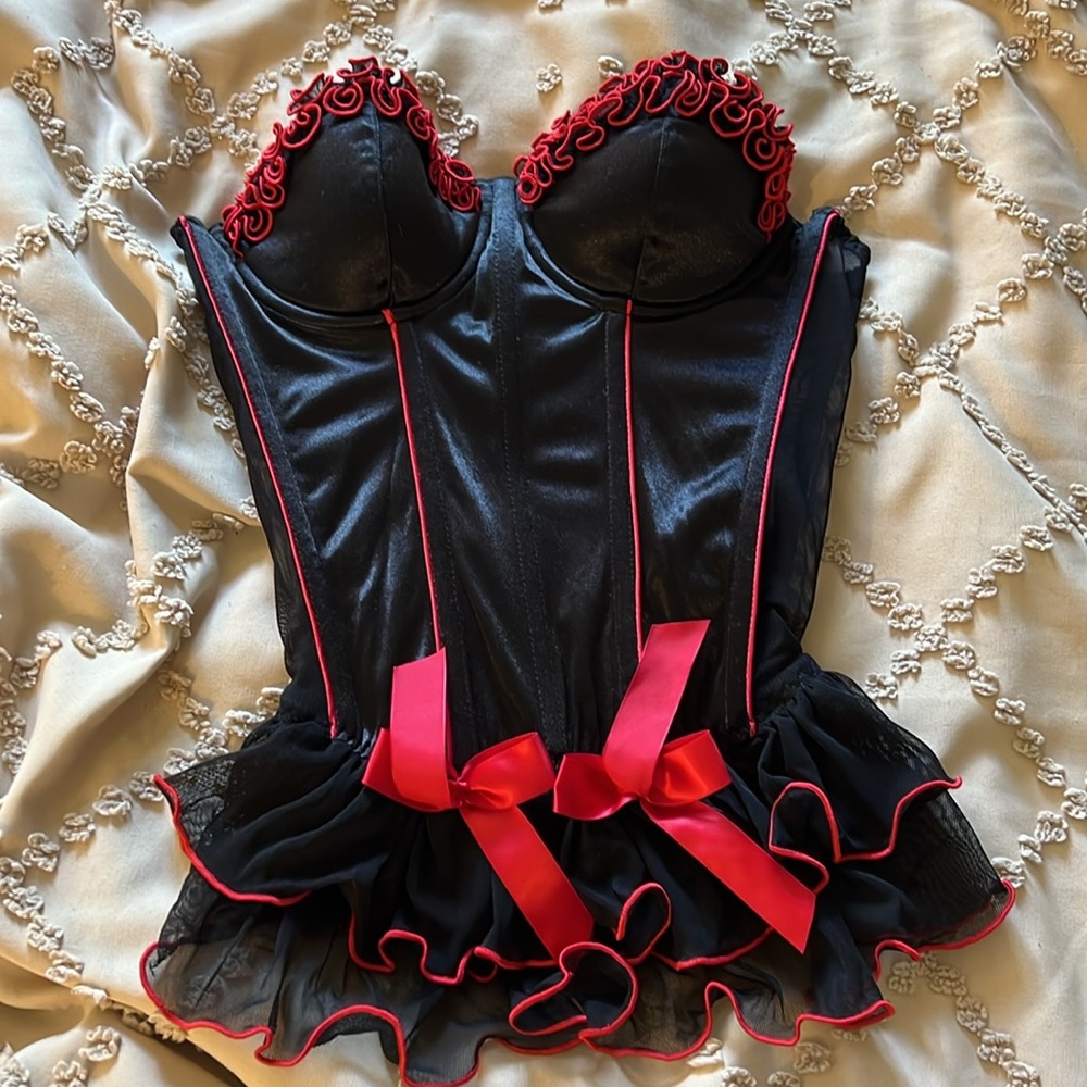 Vintage Frederick’s of Hollywood bustier, black and red, beautiful, sz 32/34